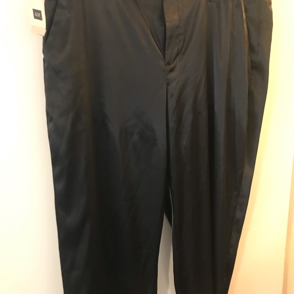 NWT Silky black crop pants from Gap. - Picture 3 of 3